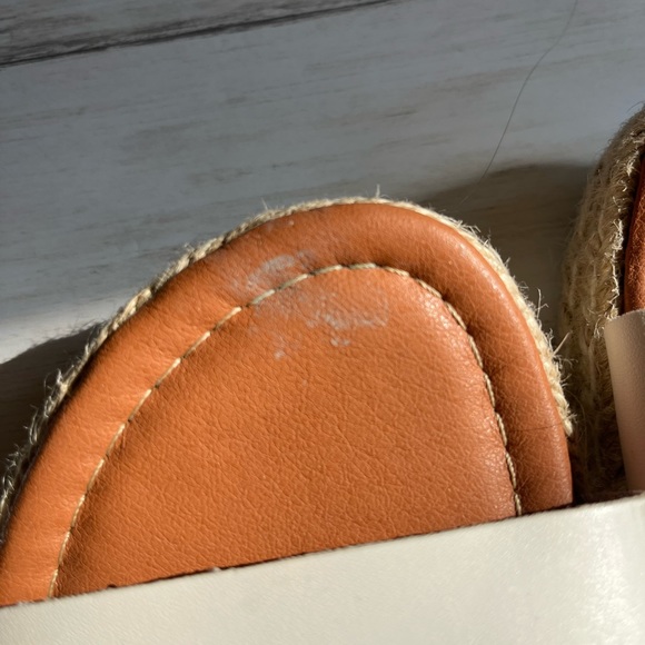 2 FOR $15 SALE!! *ADD TO BUNDLE* Cushionaire White Wedge Sandals - Picture 2 of 5